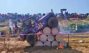 Tài xế Việt đua xe vượt địa hình Tài xế Việt đua xe vượt địa hình