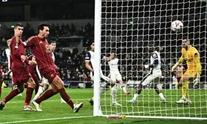 Tottenham rơi chiến thắng ở phút bù Europa League