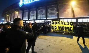 CĐV Valladolid đòi đuổi Ronaldo De Lima