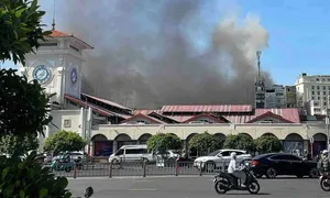Cháy quán bar gần chợ Bến Thành Cháy quán bar gần chợ Bến Thành