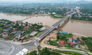 Cầu Phong Châu trước ngày thông xe