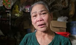 Ba ngày mắc kẹt trong chợ do lũ bủa vây