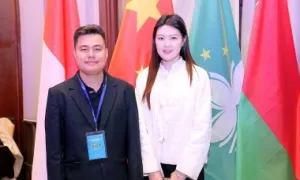 Lại Lý Huynh đánh đôi cùng nữ kỳ thủ cờ tướng Trung Quốc